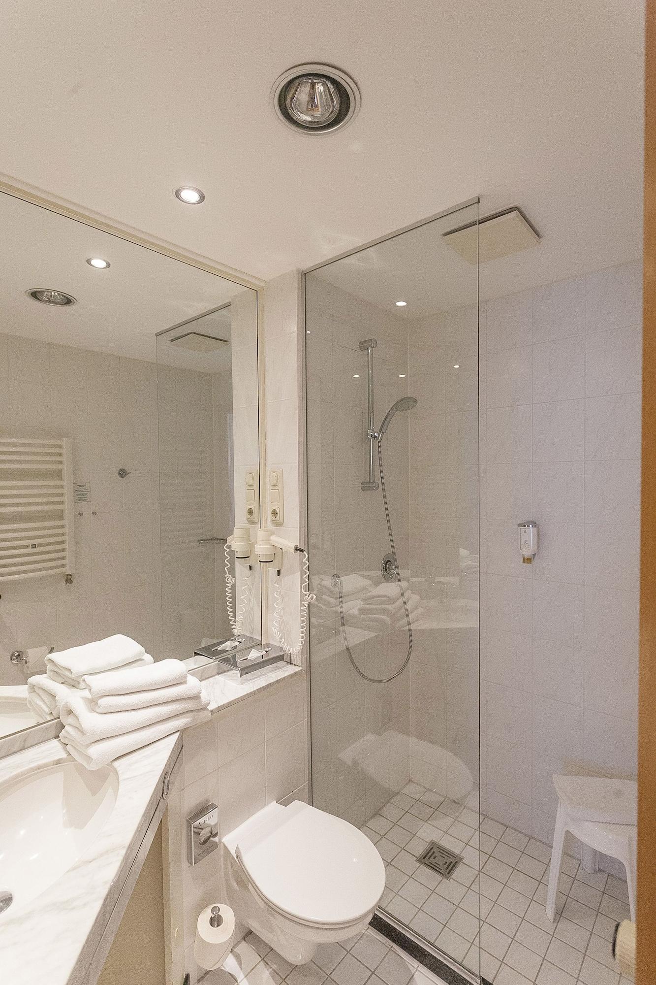 Seetelhotel Pommerscher Hof Wellnesshotel Im Herzen Der Kaiserbaeder Mit Direktem Zugang Zur Wellnessoase Shehrazade 4* Heringsdorf (Usedom)