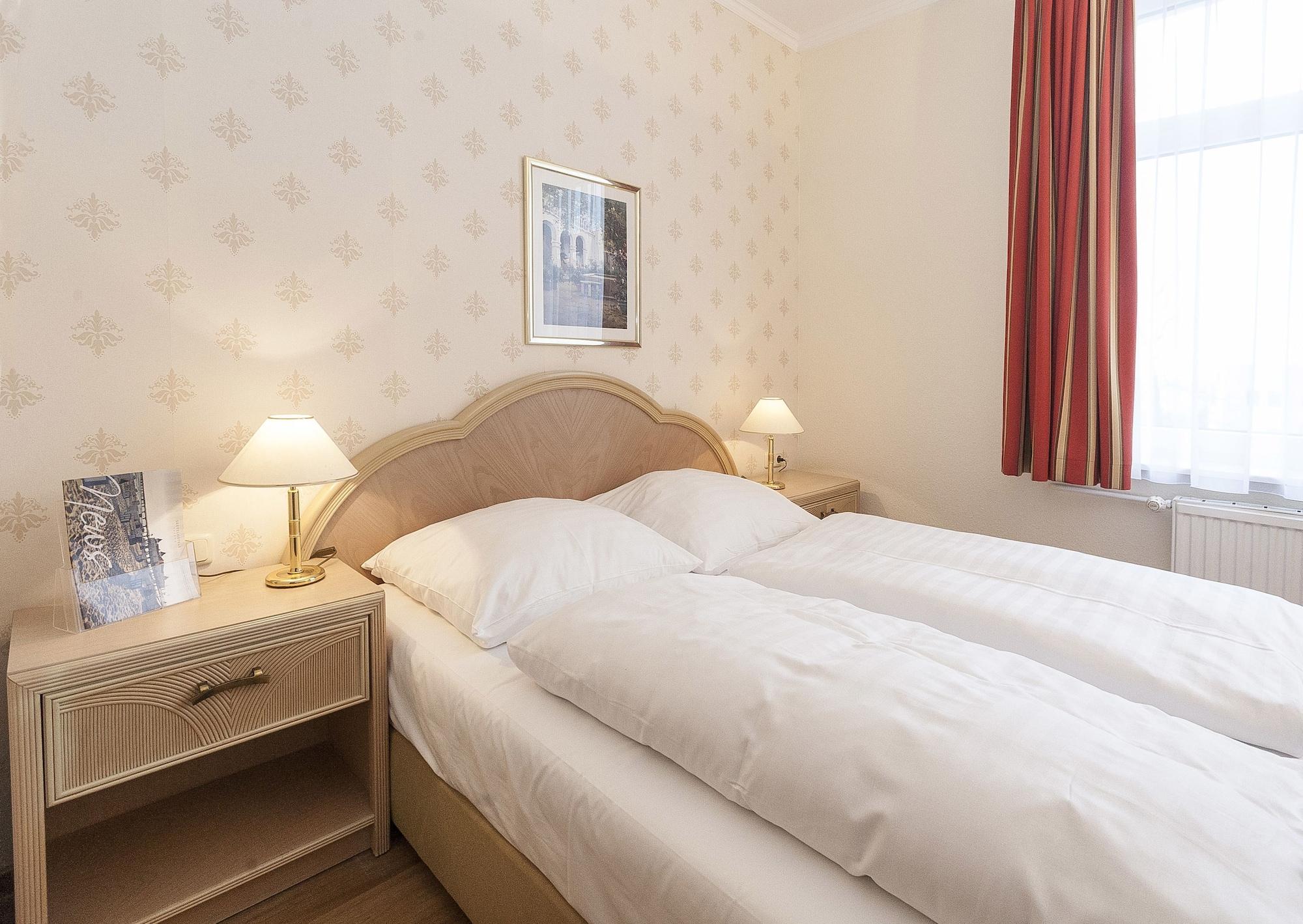 Hotel Seetelhotel Pommerscher Hof Wellnesshotel Im Herzen Der Kaiserbaeder Mit Direktem Zugang Zur Wellnessoase Shehrazade Heringsdorf (Usedom)