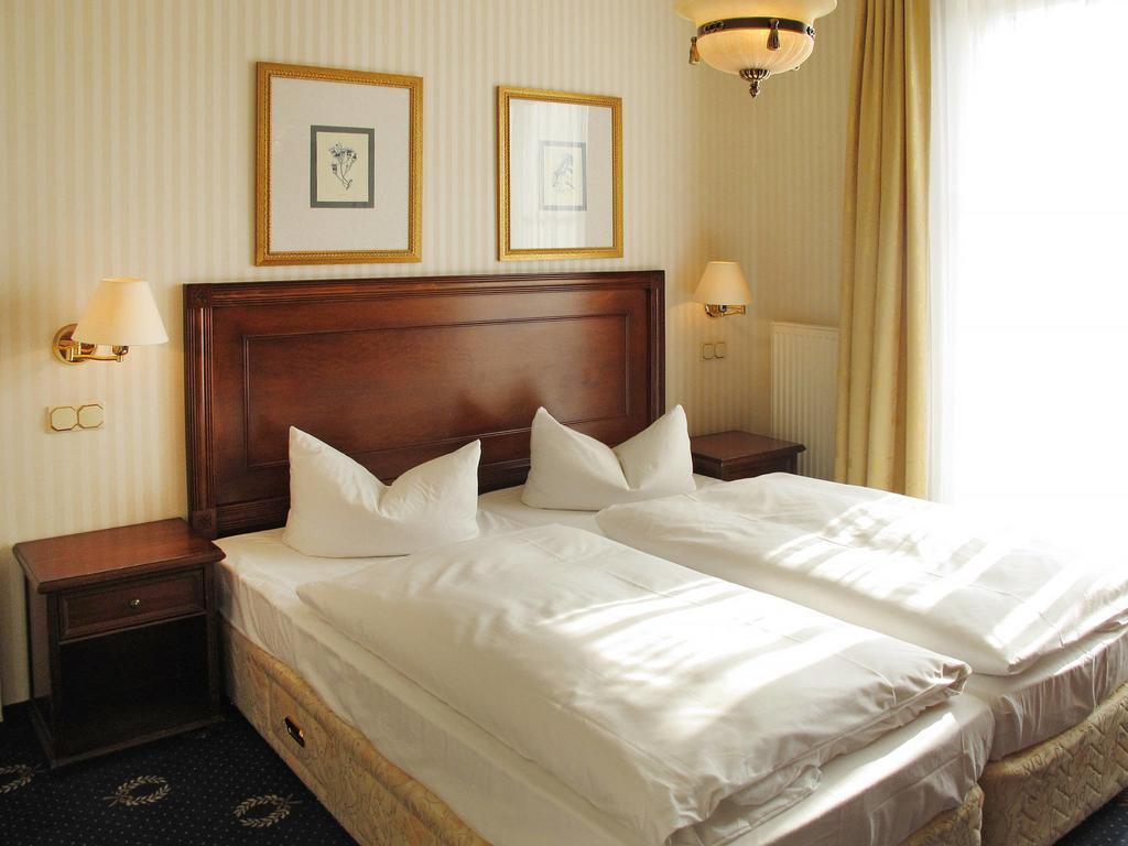 Hotel Seetelhotel Pommerscher Hof Wellnesshotel Im Herzen Der Kaiserbaeder Mit Direktem Zugang Zur Wellnessoase Shehrazade Heringsdorf (Usedom)