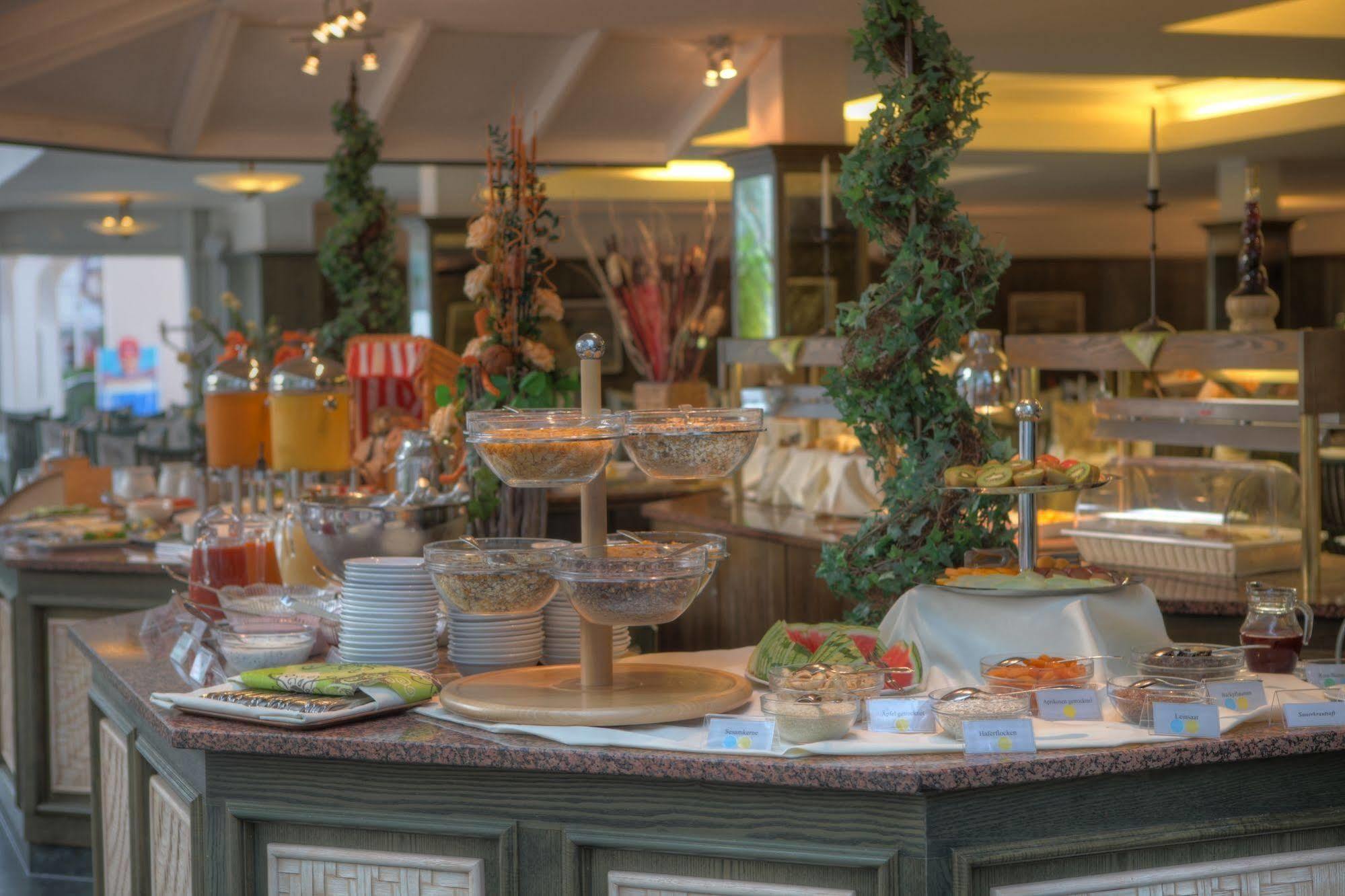 Seetelhotel Pommerscher Hof Wellnesshotel Im Herzen Der Kaiserbaeder Mit Direktem Zugang Zur Wellnessoase Shehrazade Heringsdorf (Usedom)
